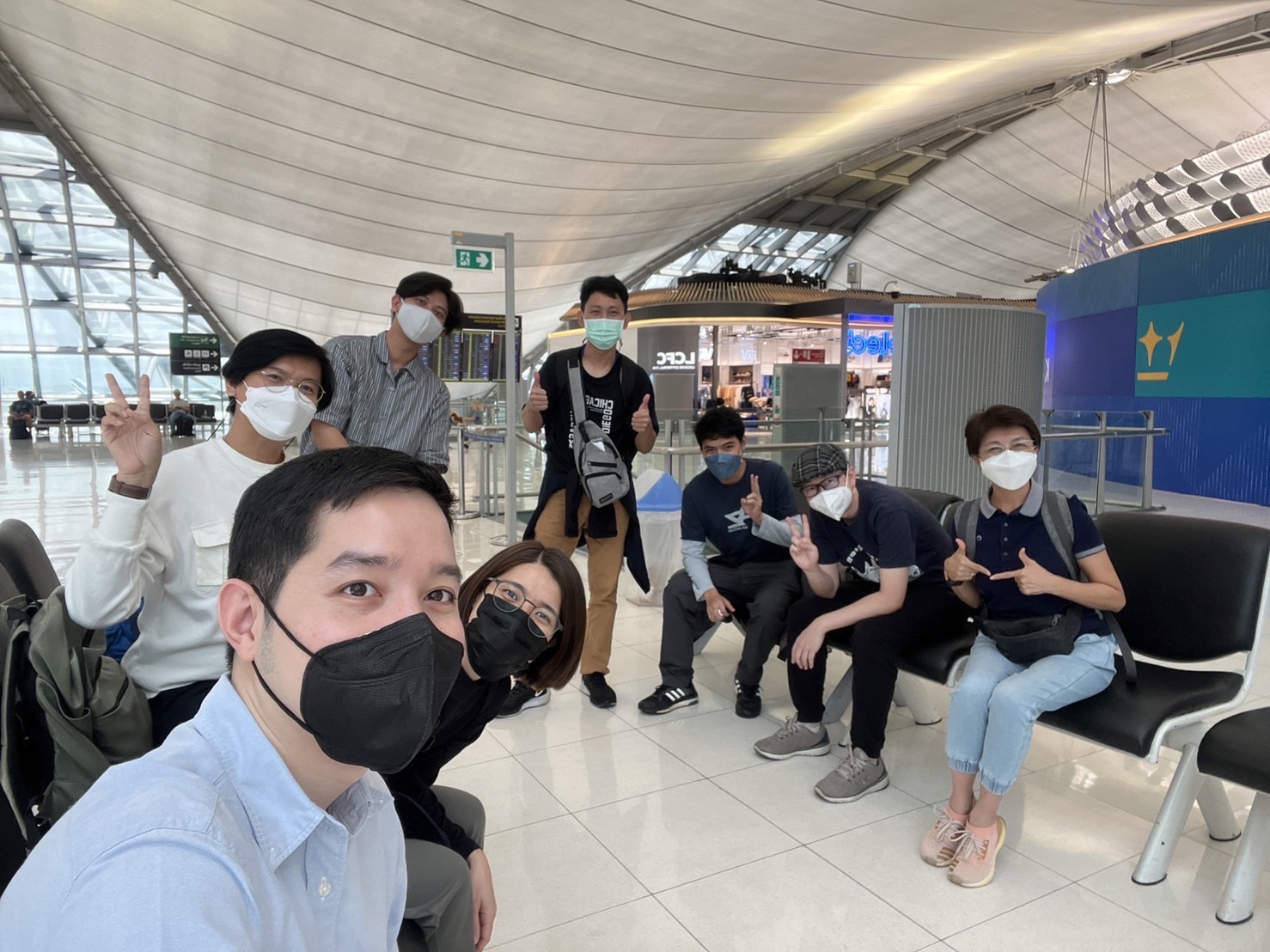 Group photo in Suvarnabhumi Airport, Bangkok